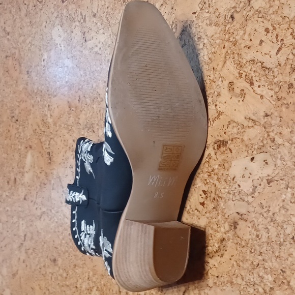 MIIM Black Vegan Leather Floral Embroidered Western Heeled Boots Size 8.5 - Picture 9 of 9